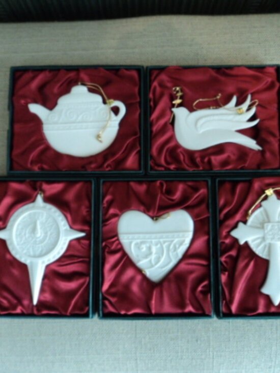 vintage porcelain Christmas ornaments~ Demdaco - Picture 1 of 13